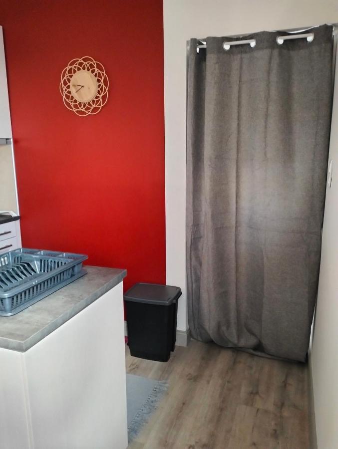 Logement, Vue Sur 1 Min Du Metro *
