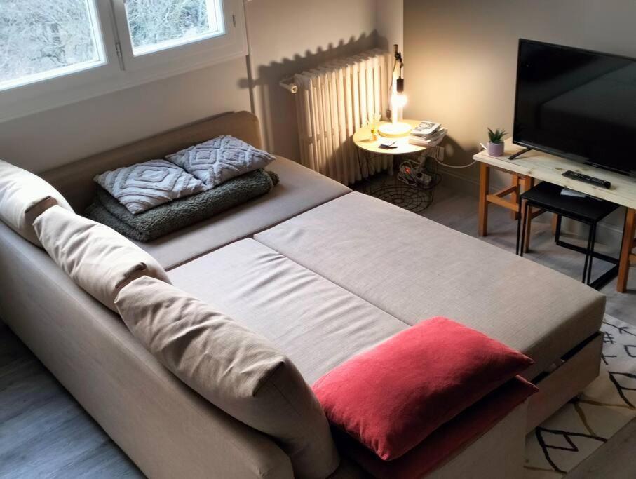Logement, Vue Sur 1 Min Du Metro *