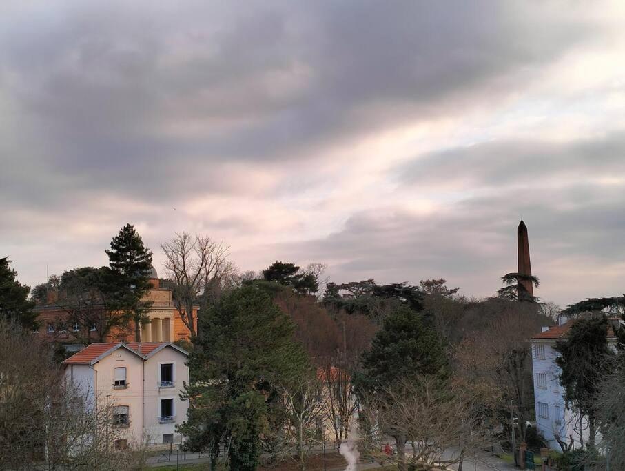 Logement, Vue Sur 1 Min Du Metro *